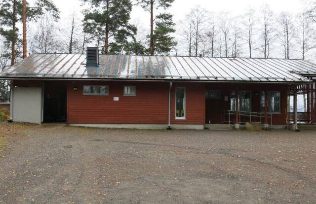Kaunisniemen leirikeskuksen keittö- ja ruokalarakennus.